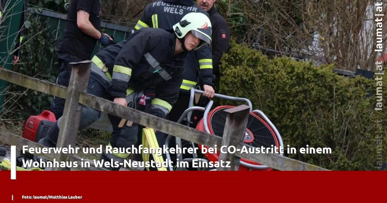 Feuerwehr und Rauchfangkehrer bei CO-Austritt in einem Wohnhaus in Wels-Neustadt im Einsatz