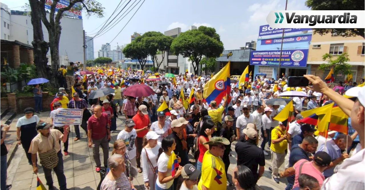 Video: Cientos de personas se manifestaron en Bucaramanga en contra del Gobierno del presidente Gustavo Petro