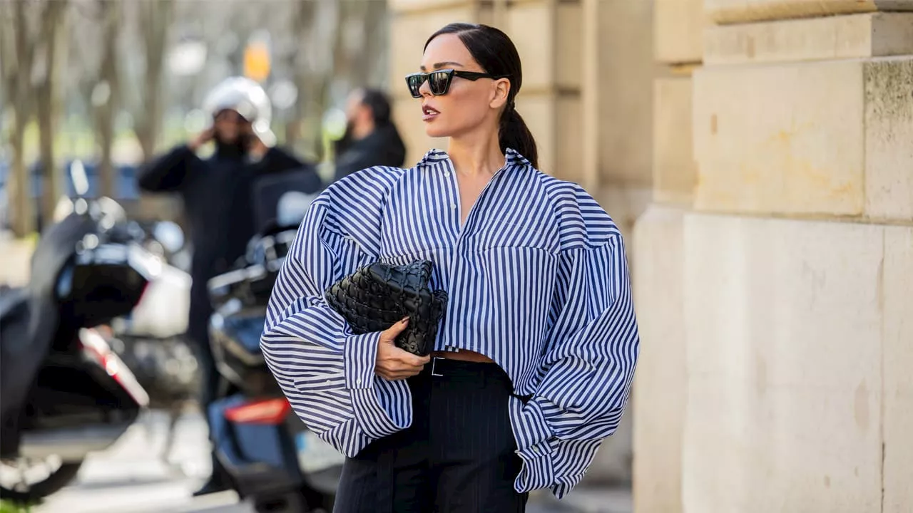 Looks nuevos (y nada clásicos) con la camisa de rayas azul que vuelve cada primavera