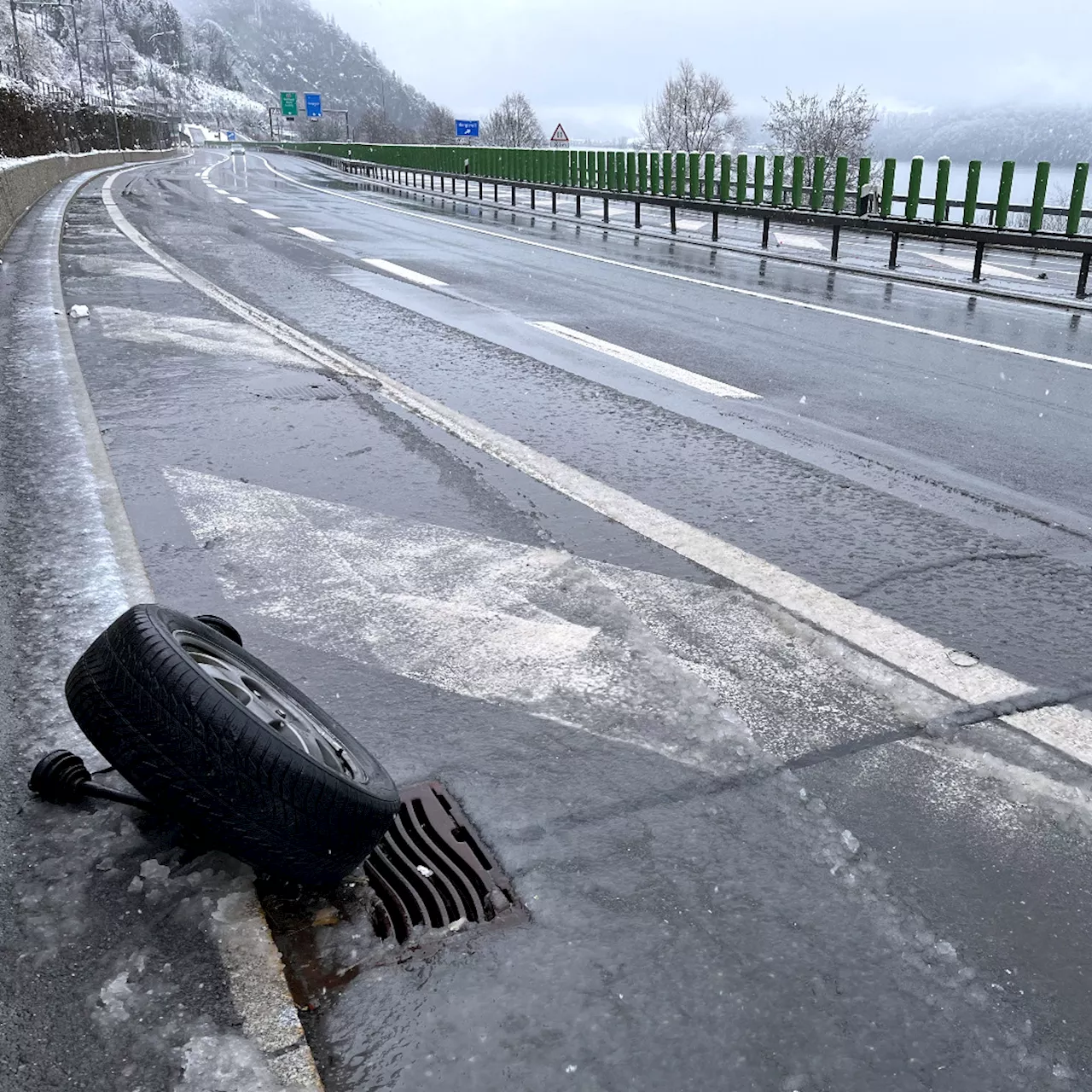 Alpnachstad OW / Autobahn A8: Schneefall führt zu Verkehrsunfällen