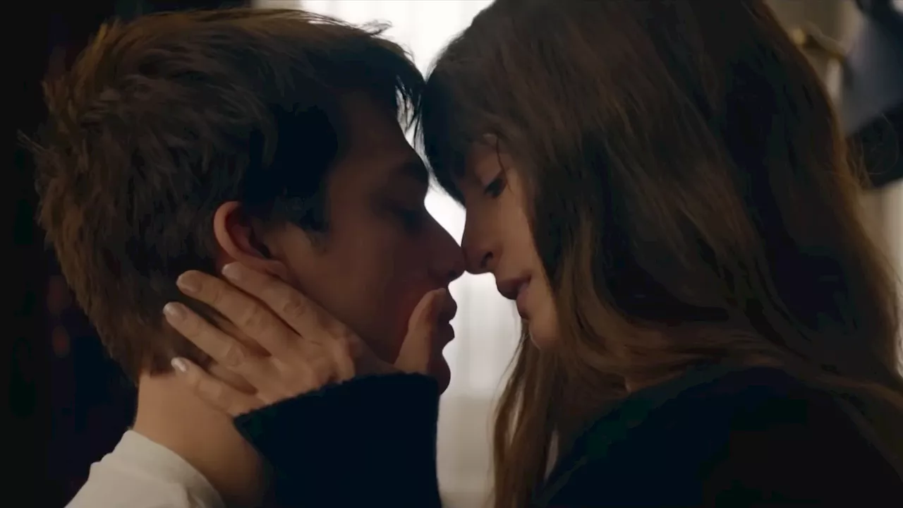 Watch Anne Hathaway & Nicholas Galitzine Share a Steamy First Kiss in The Idea of You Trailer