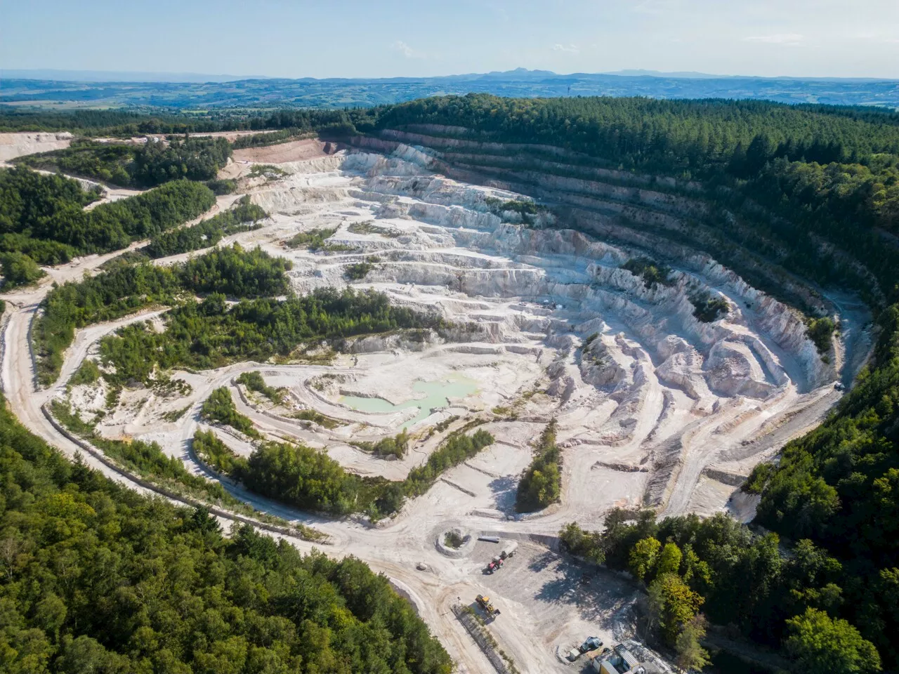 Mine de lithium dans l'Allier : les chiffres fous du projet près de Clermont