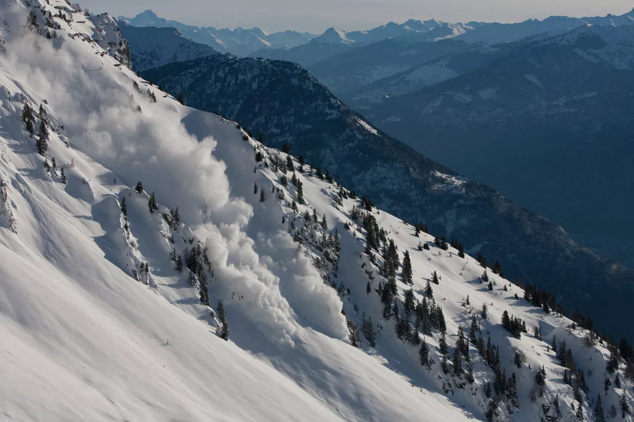 Près de Grenoble : sept personnes prises dans une avalanche, un alpiniste tué