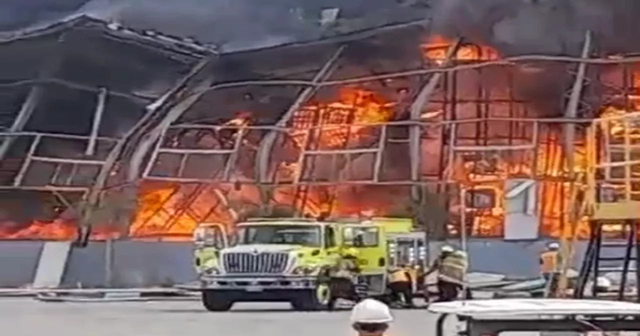 Fuerte incendio en bodega del puerto de Contecar en zona industrial de Cartagena