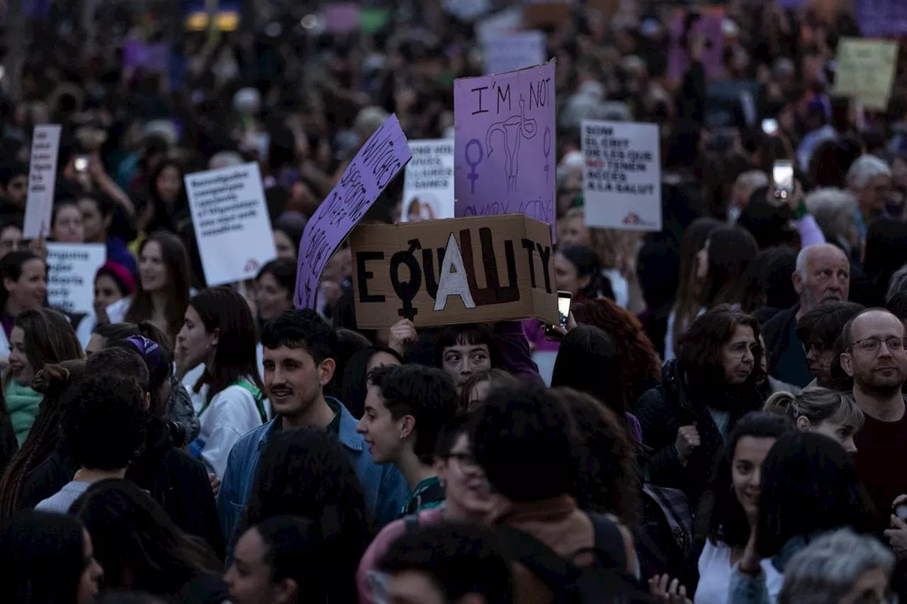 8M: las manifestaciones del Día Internacional de la Mujer, en directo | El Gobierno recupera la ley de lucha contra la trata de mujeres y dará más ayudas a las víctimas de violencia sexual