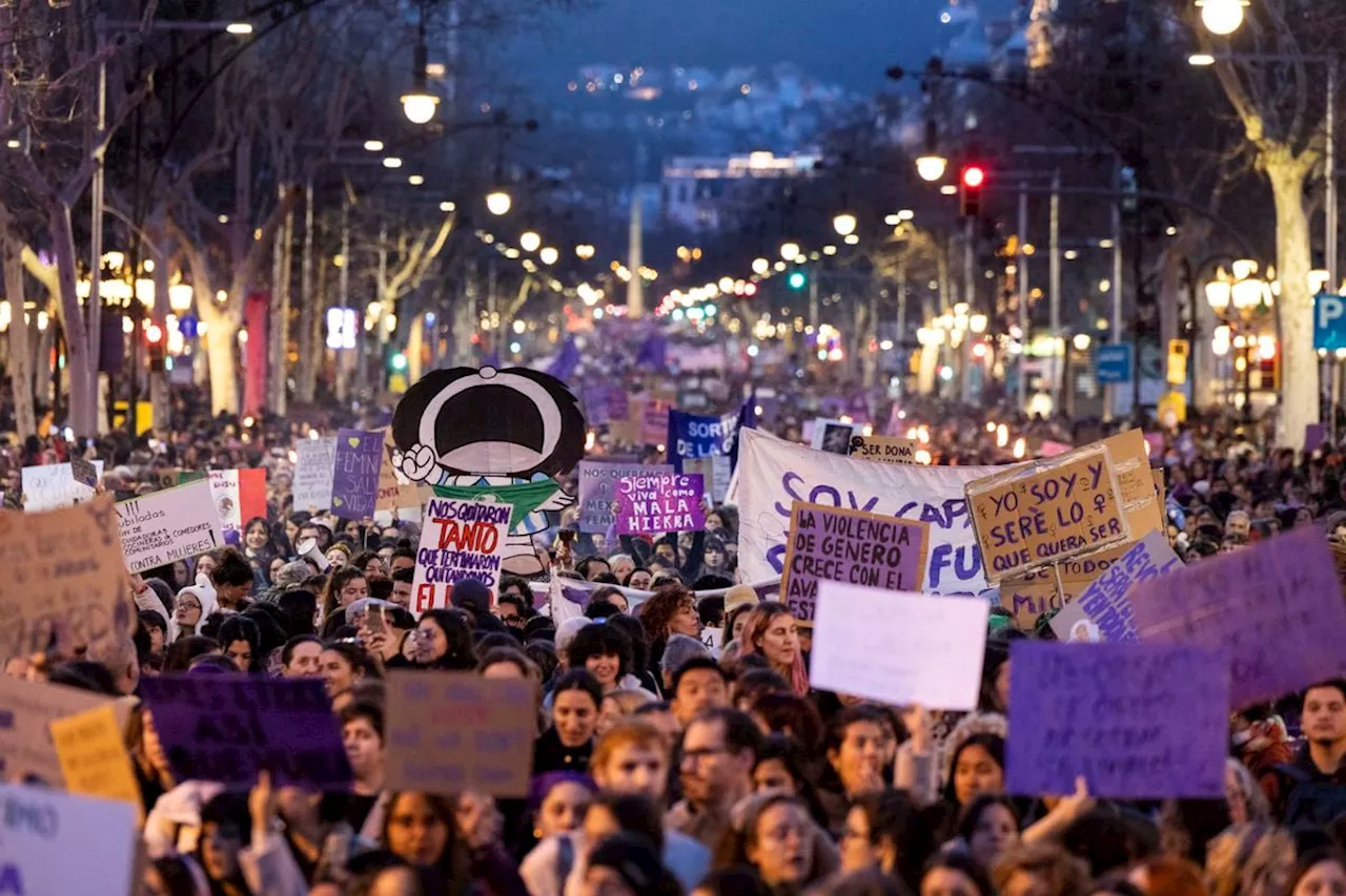 El feminismo toma las calles pese a la división del movimiento y la bronca política