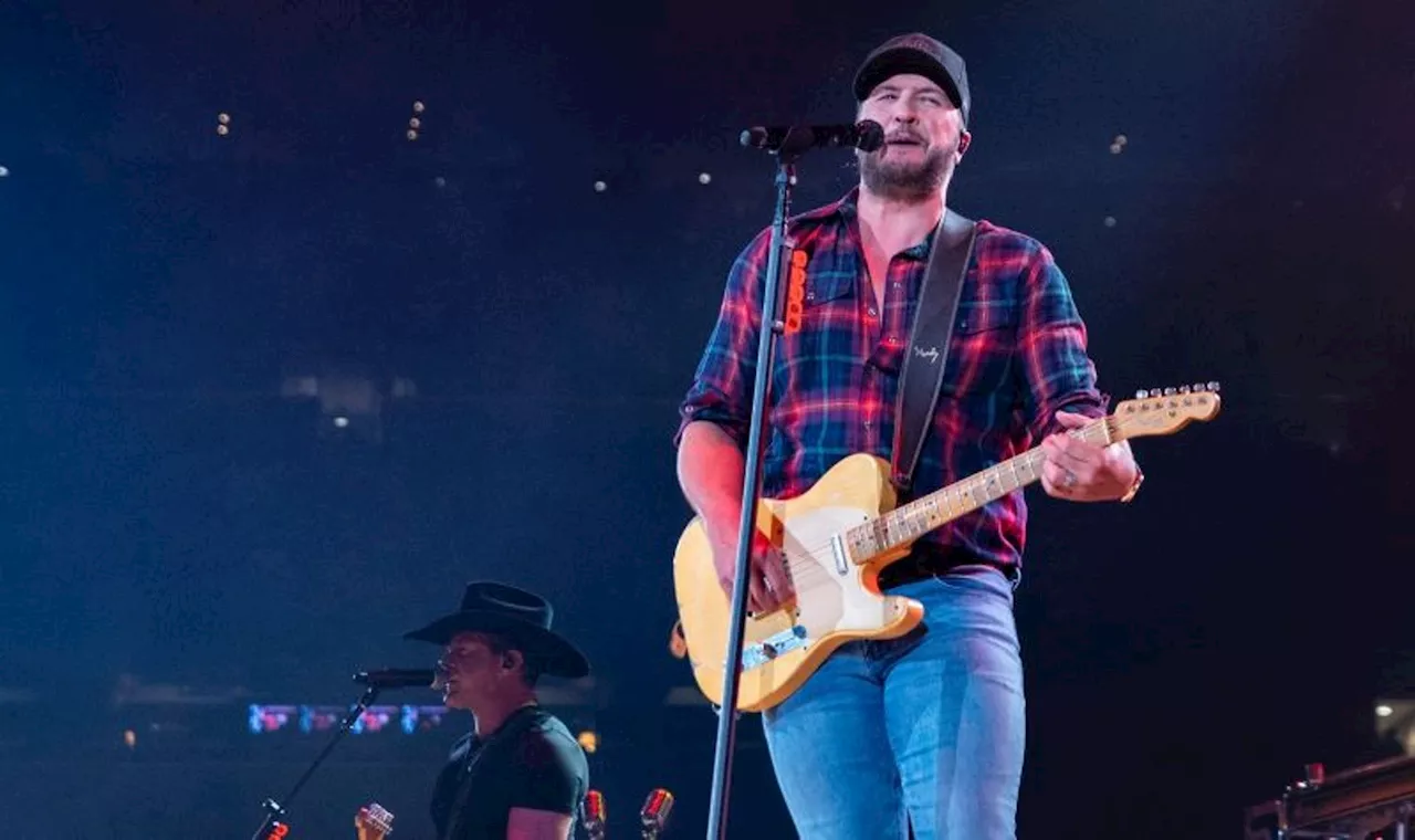 Luke Bryan Kicks the Dust Up at RodeoHouston