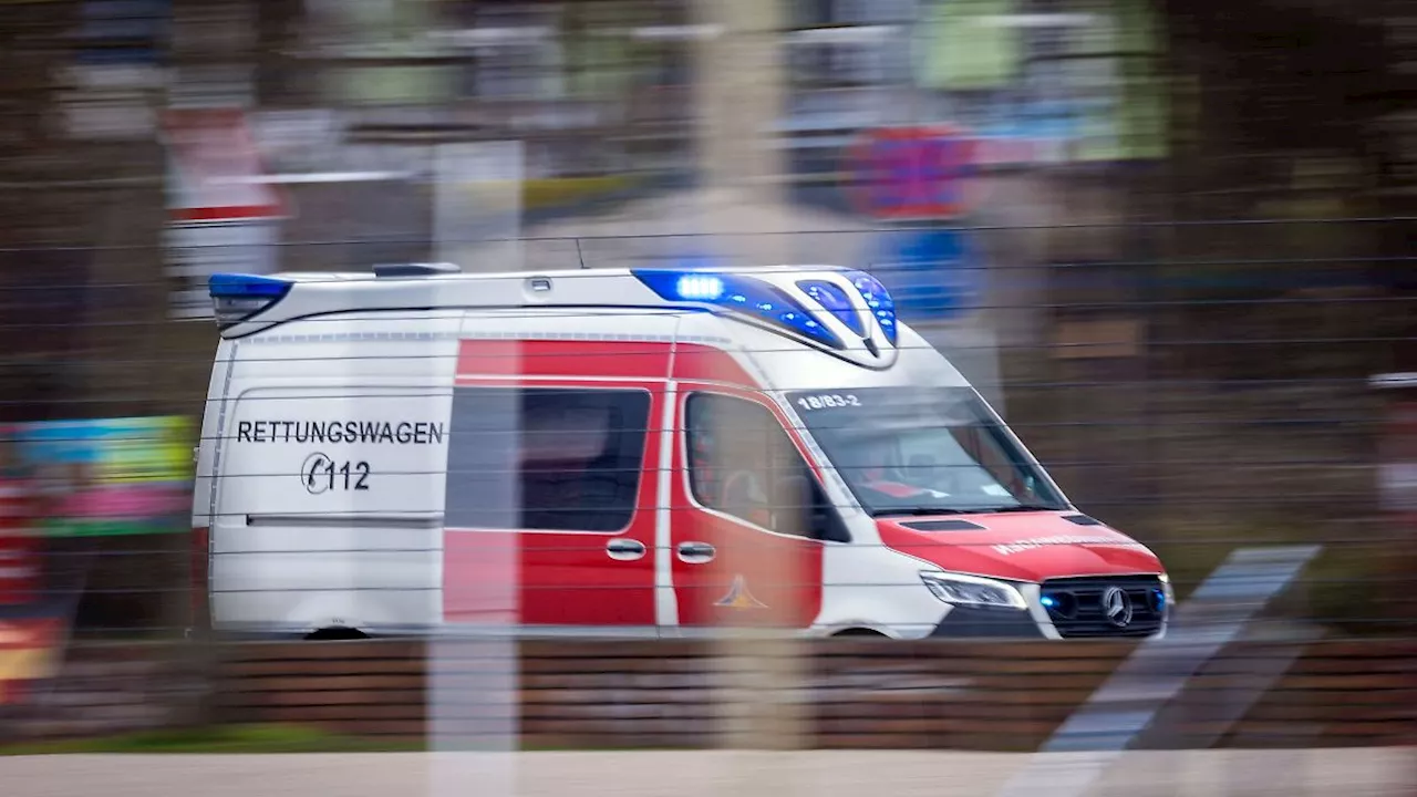 Mecklenburg-Vorpommern: Auto prallt gegen Quad: Quadfahrer schwer verletzt