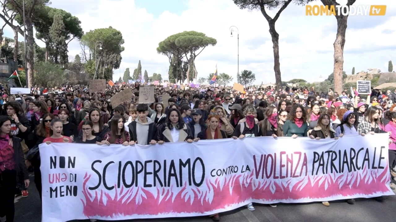  Una marea fucsia invade le strade di Roma: è il corteo transfemminista dell’8 marzo