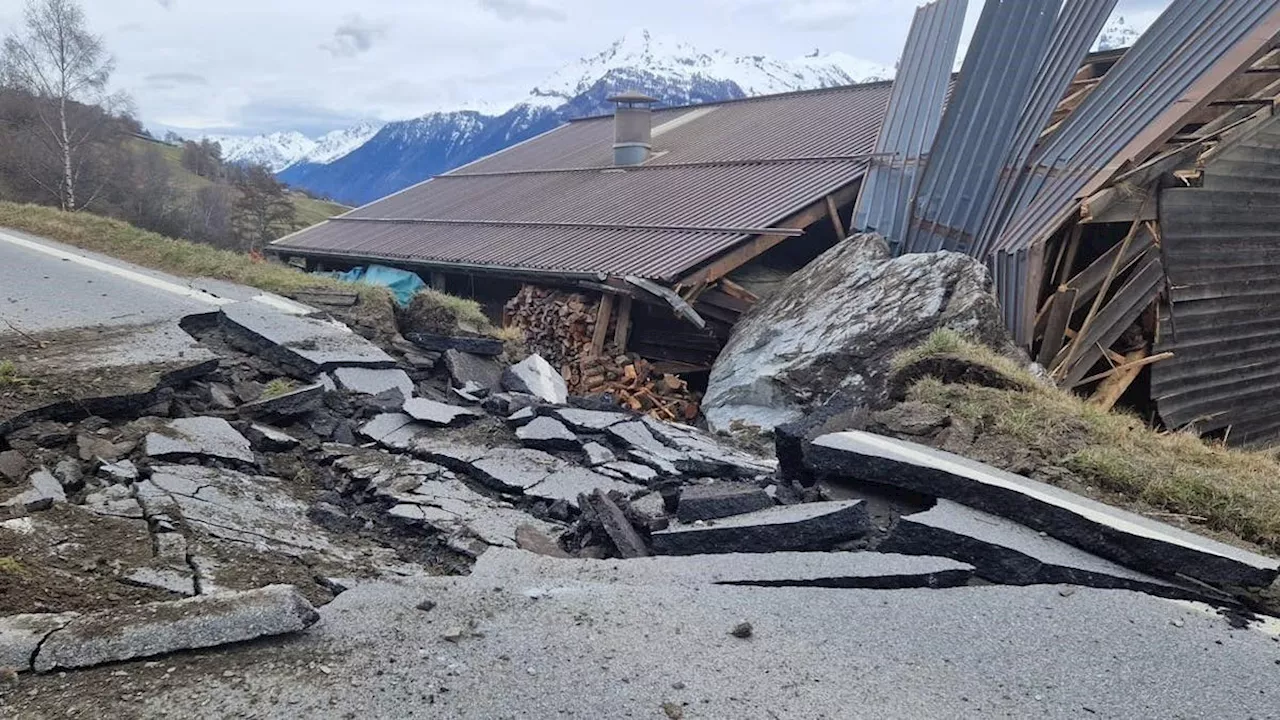 Erdrutsch zerstört Kantonsstrasse im Wallis