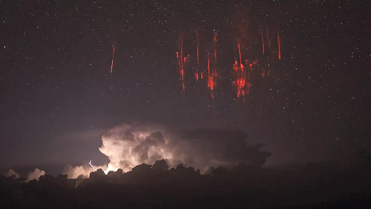 Nature photographer captures rare, spectacular red sprites in skies over WA's Kimberley