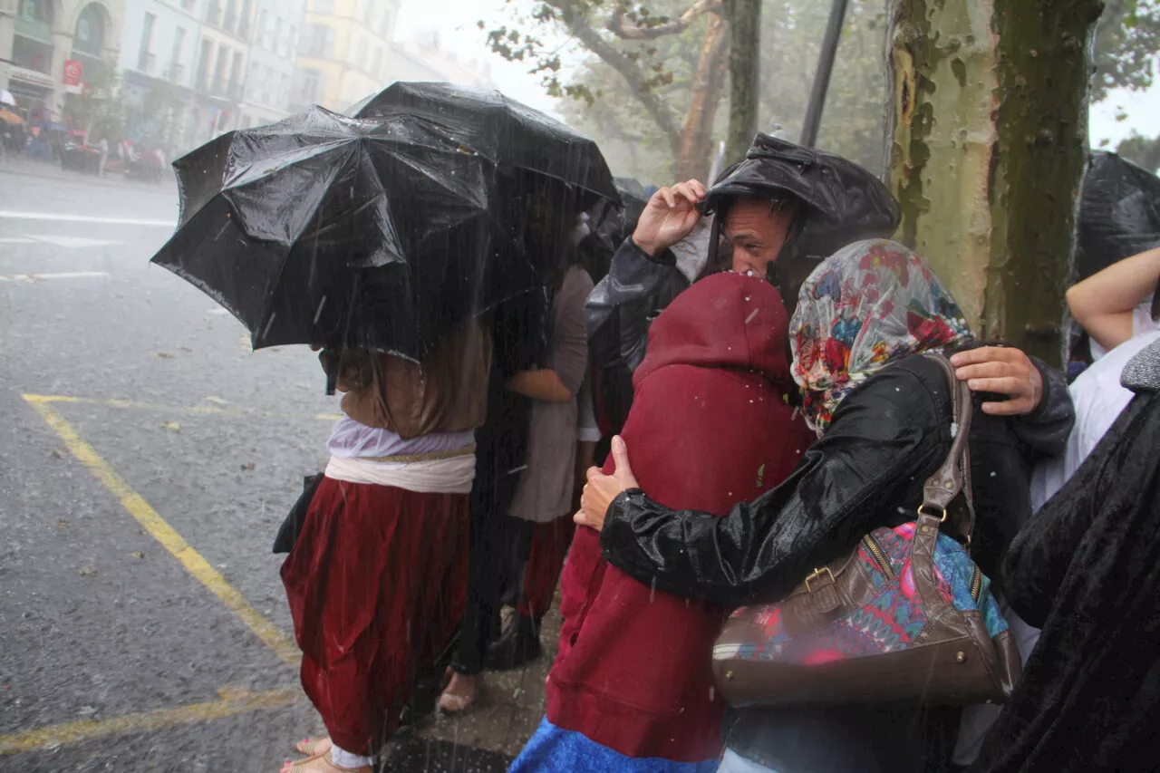 Rafales de vent, pluie : Météo France active la vigilance à Lyon, ce qui est prévu