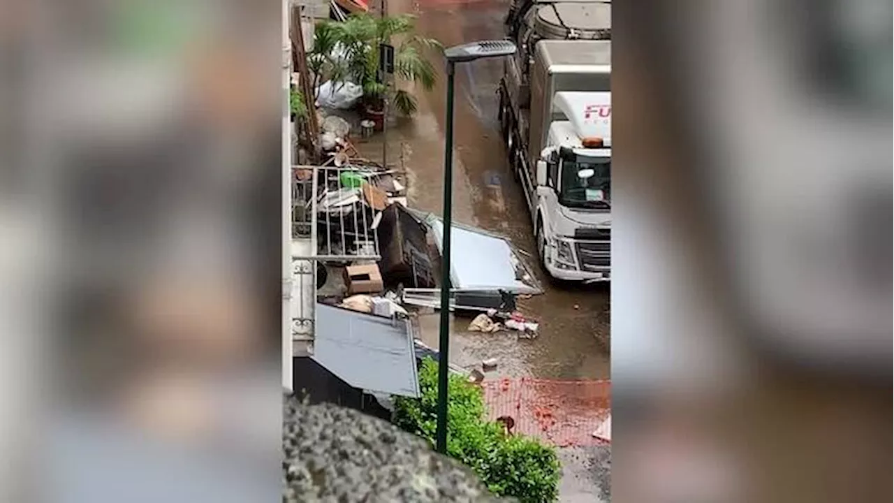 Pioggia a Napoli, fiume di fango in strada del Vomero