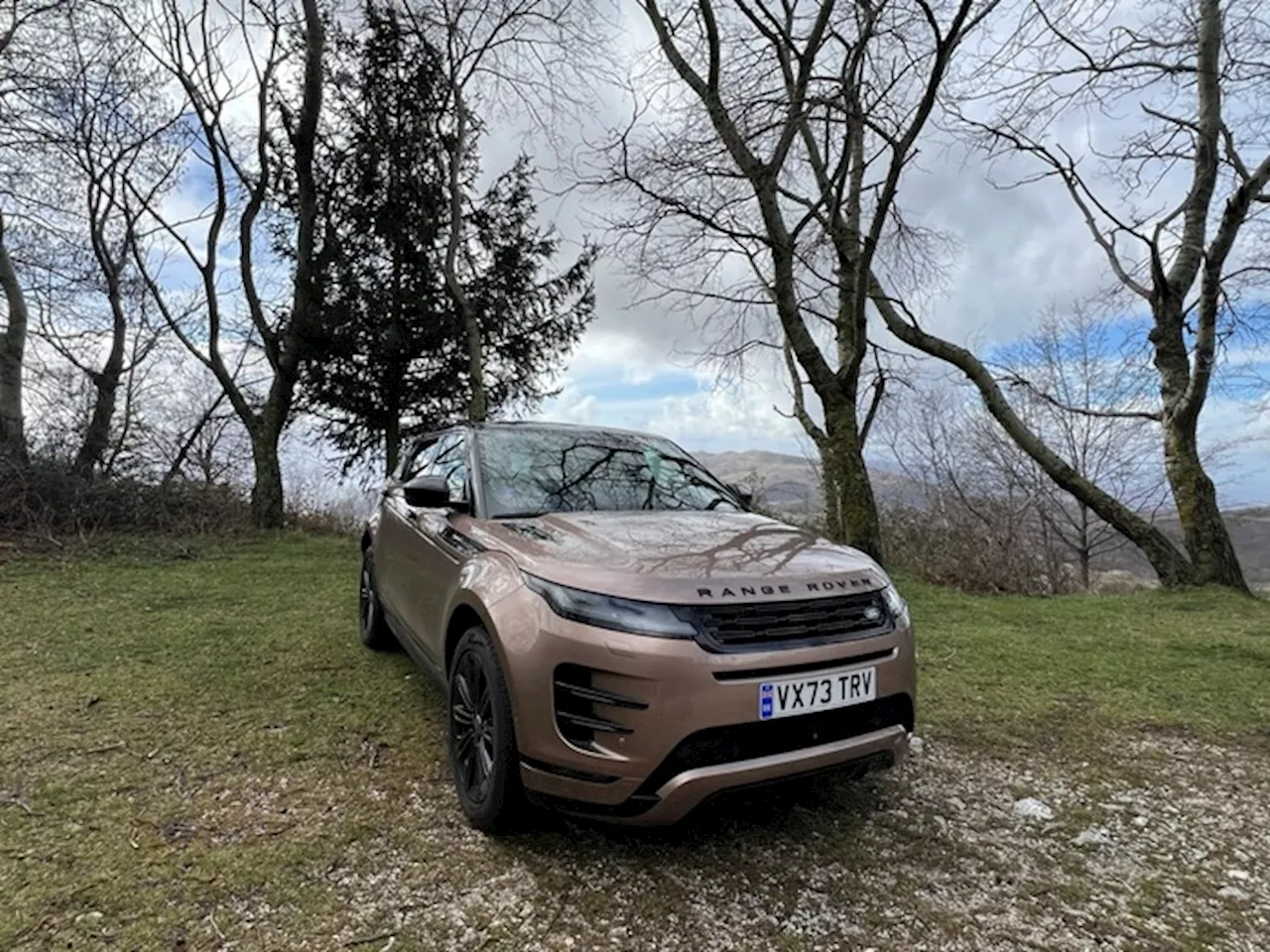 Range Rover Evoque P300e: eleganza ibrida alla spina