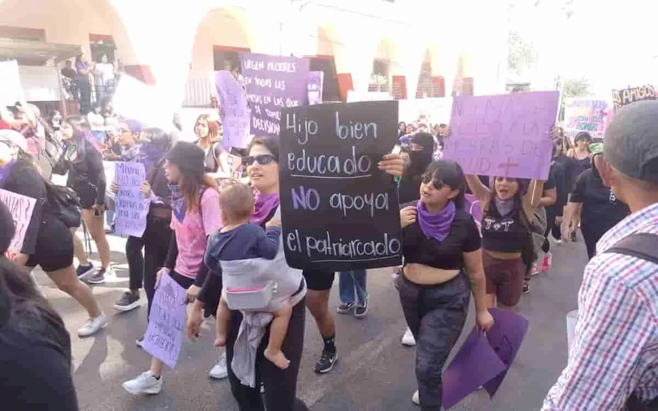 Miles marchan en Morelos para exigir un alto a la violencia contra las mujeres