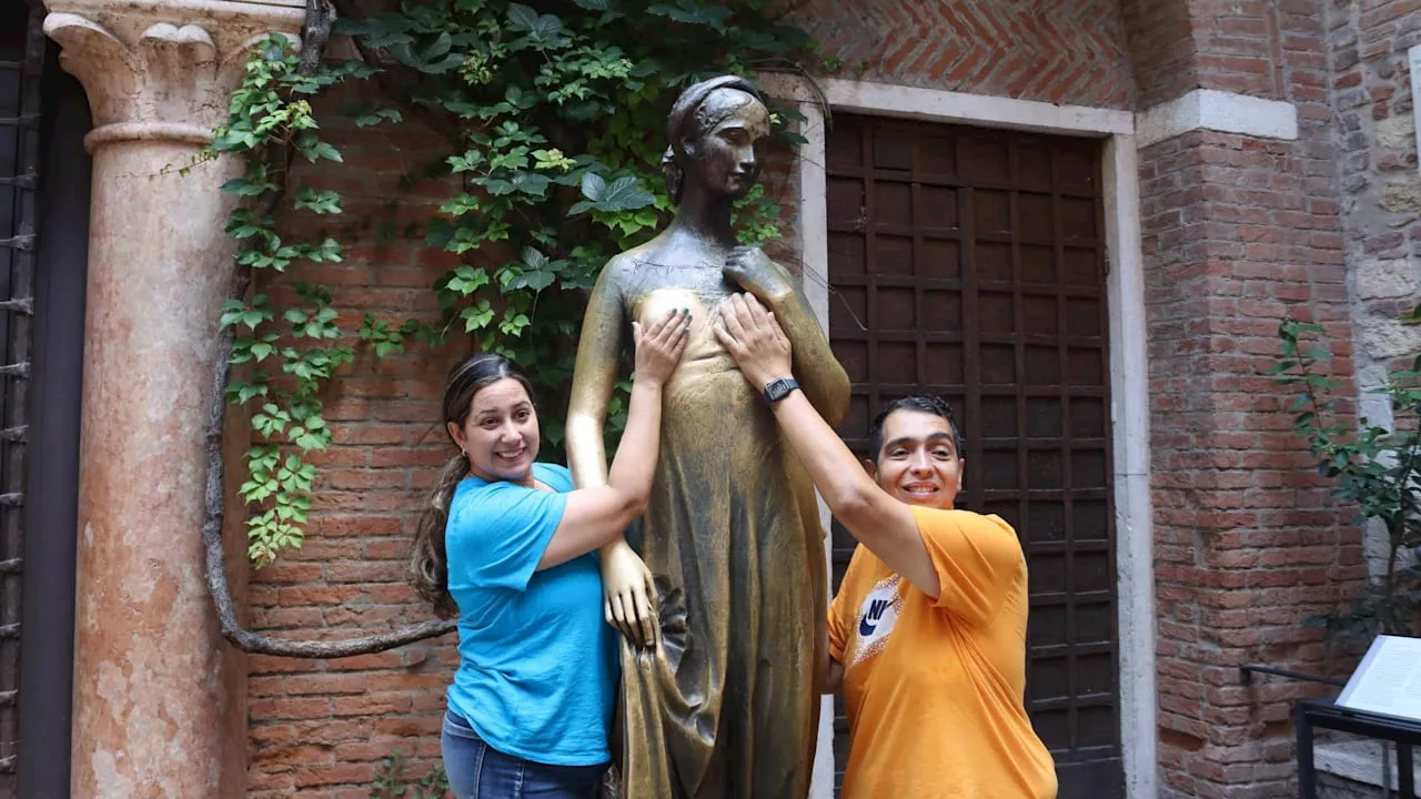 Italien: Julia-Statue in Verona hat ein Loch im Busen – zu viel gestreichelt!