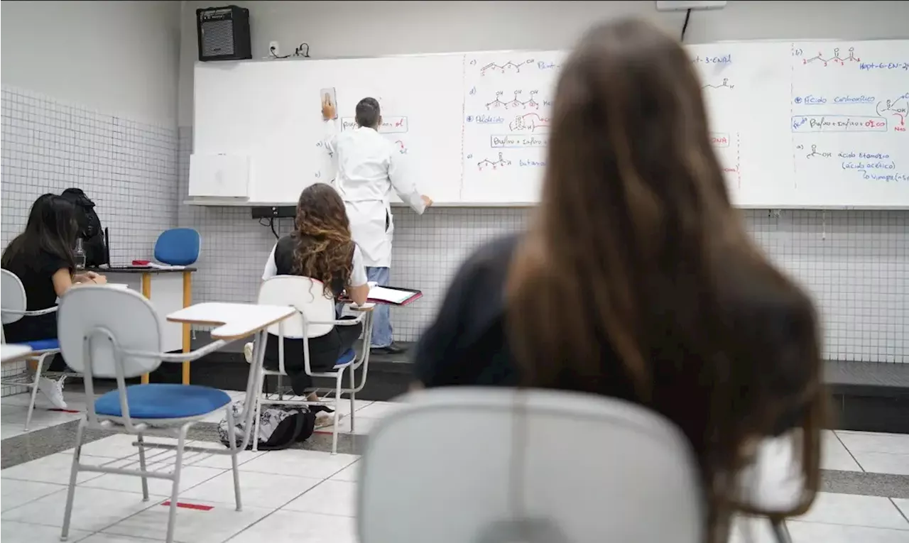 Dados de alunos aptos a receber a poupança do ‘Pé de Meia’ devem ser enviados hoje