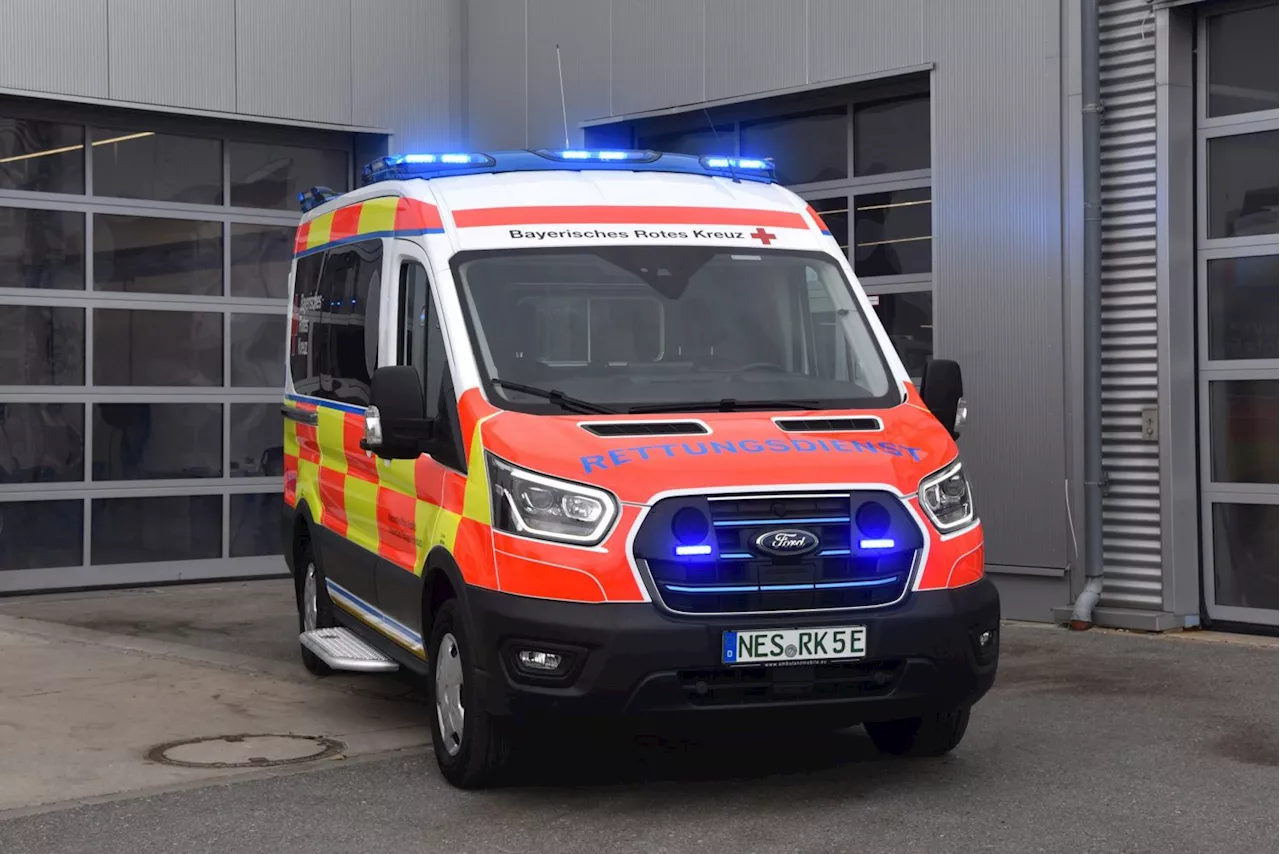 Ford Pro bringt Bayerns ersten Elektro-Krankentransporter auf die Straße - für Rettungsdienst des Roten Kreuzes