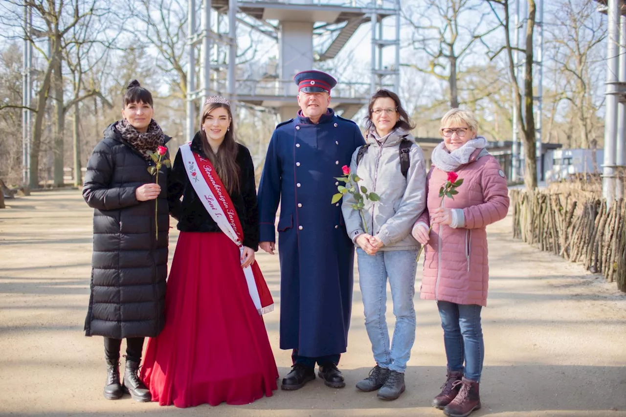 Königlicher Empfang zum Internationalen Frauentag 2024 am Baumkronenpfad in Beelitz-Heilstätten