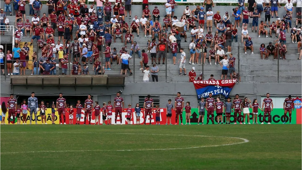 Jogo das quartas do Gauchão é paralisado por racismo; torcedor é detido