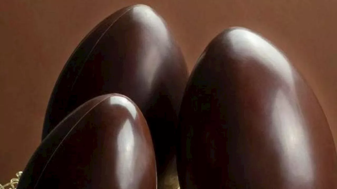 Uova di Pasqua più care, aumenti del 25% al supermercato: pesa la crisi del cacao