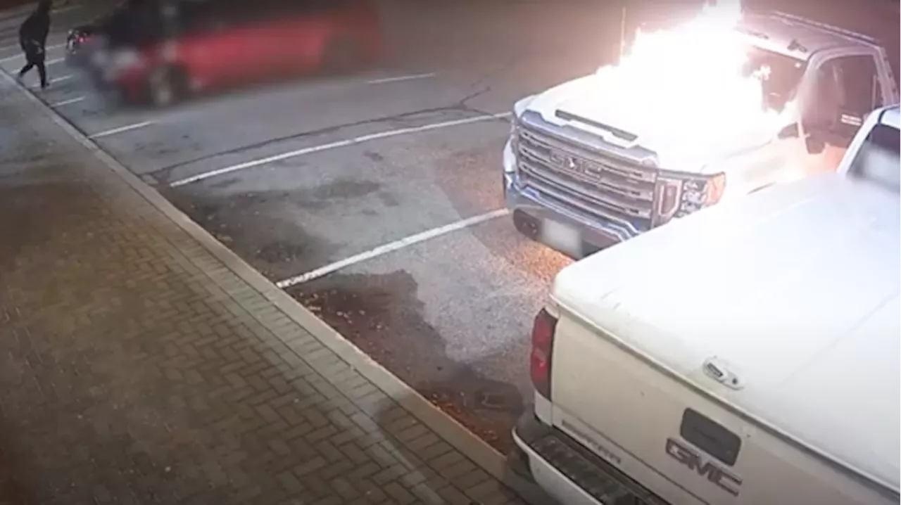 Tow truck arson in Richmond Hill caught on camera