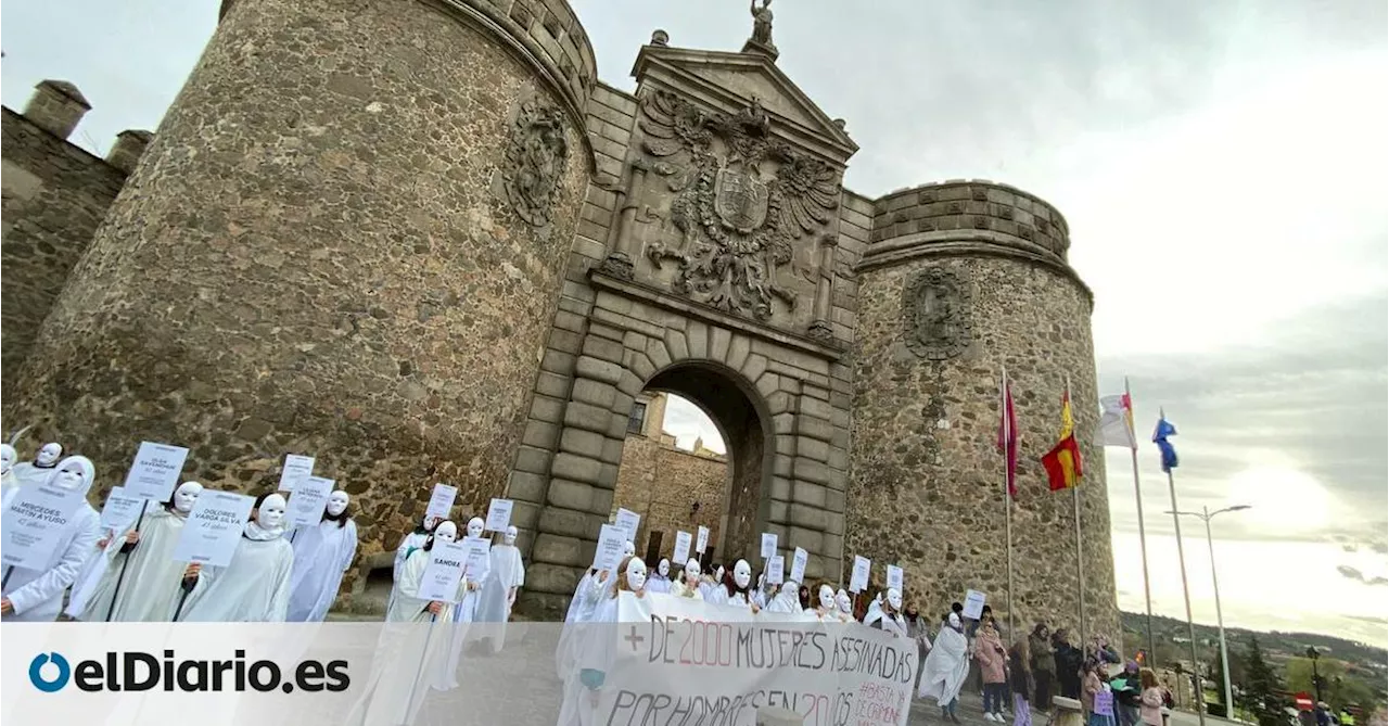 Las mujeres se visten de blanco para marchar por Toledo