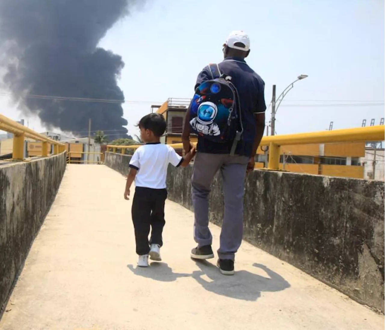 Fotos: Así se vio el incendio de Contecar desde diferentes puntos de Cartagena