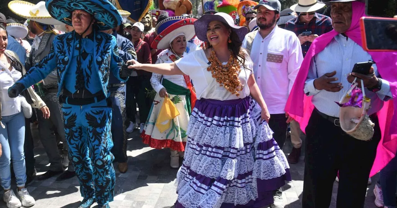 Evento de Clara Brugada en Centro de CDMX cambia de sede tras irrupción