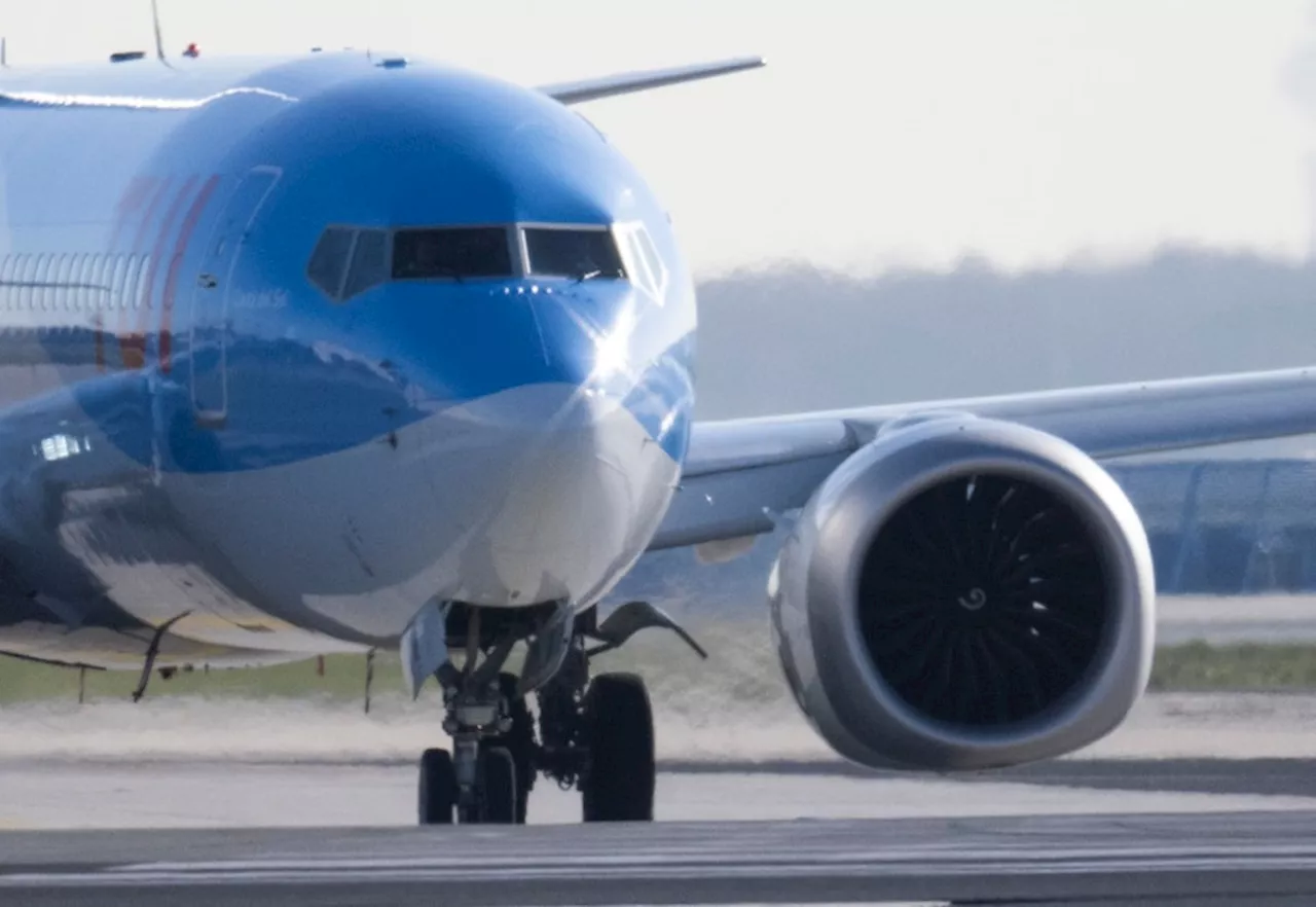 Flieger startet Stunden später: Reisender wirft Münze in Turbine