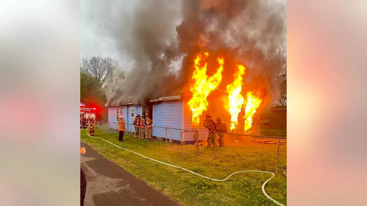 Baytown home fire kills 1 person on Travis Street, officials investigate