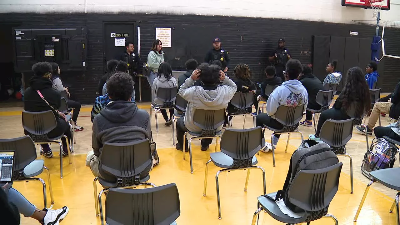 Dallas ISD teams up with Dallas PD to build student confidence