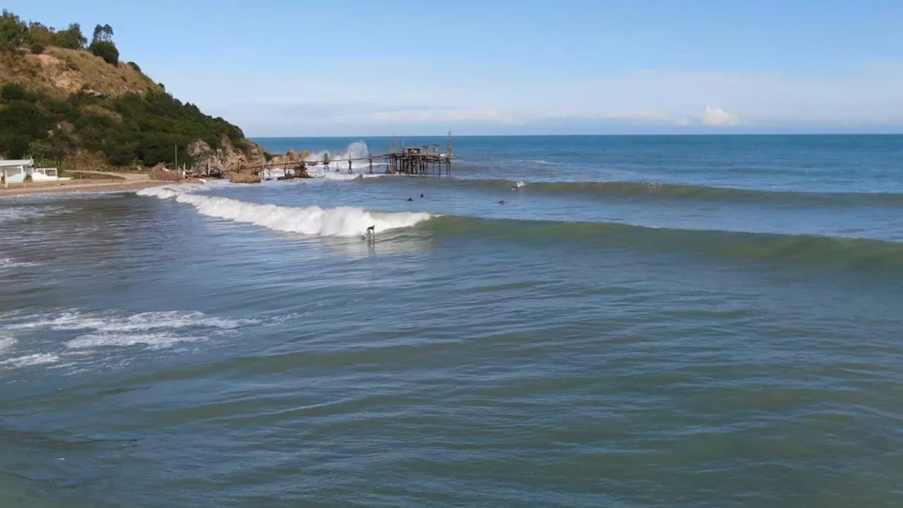 Surf: ecco perché l’onda più bella dell’Adriatico centrale rischia di sparire