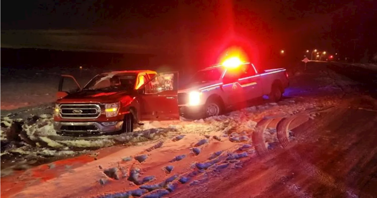 Edmonton driver facing charges after police vehicle hit, RCMP officer assaulted