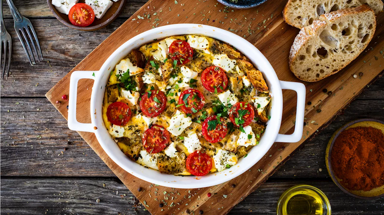 Mediterraner Brot-Auflauf mit Tomaten und Feta: Köstliches zum Feierabend