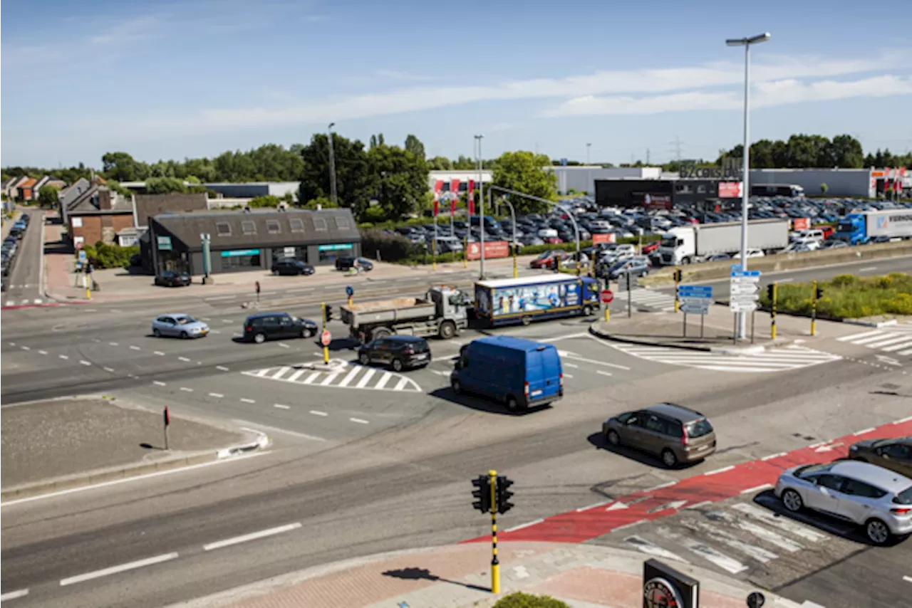 Verkeerslichten op A12 tussen Wilrijk en Aartselaar verdwijnen en maken plaats voor drie korte tunnels: werken