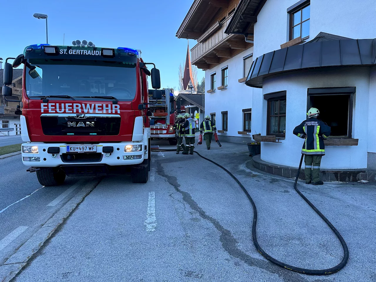 Kaminfeuer außer Kontrolle geraten: Brand im Alpbachtal