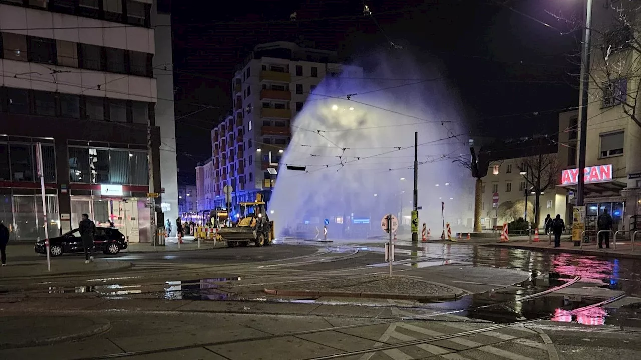 Rohrbruch sorgt für Riesen-Fontäne vor Wiener Bahnhof