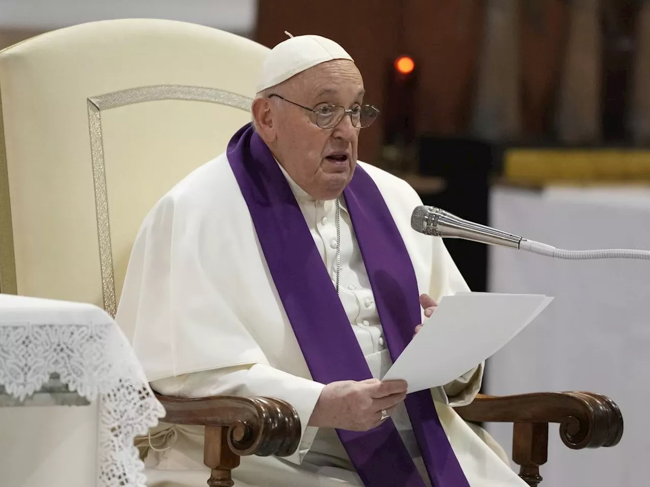 Papa Francesco all'Ucraina: 'Abbia il coraggio di alzare la bandiera bianca'