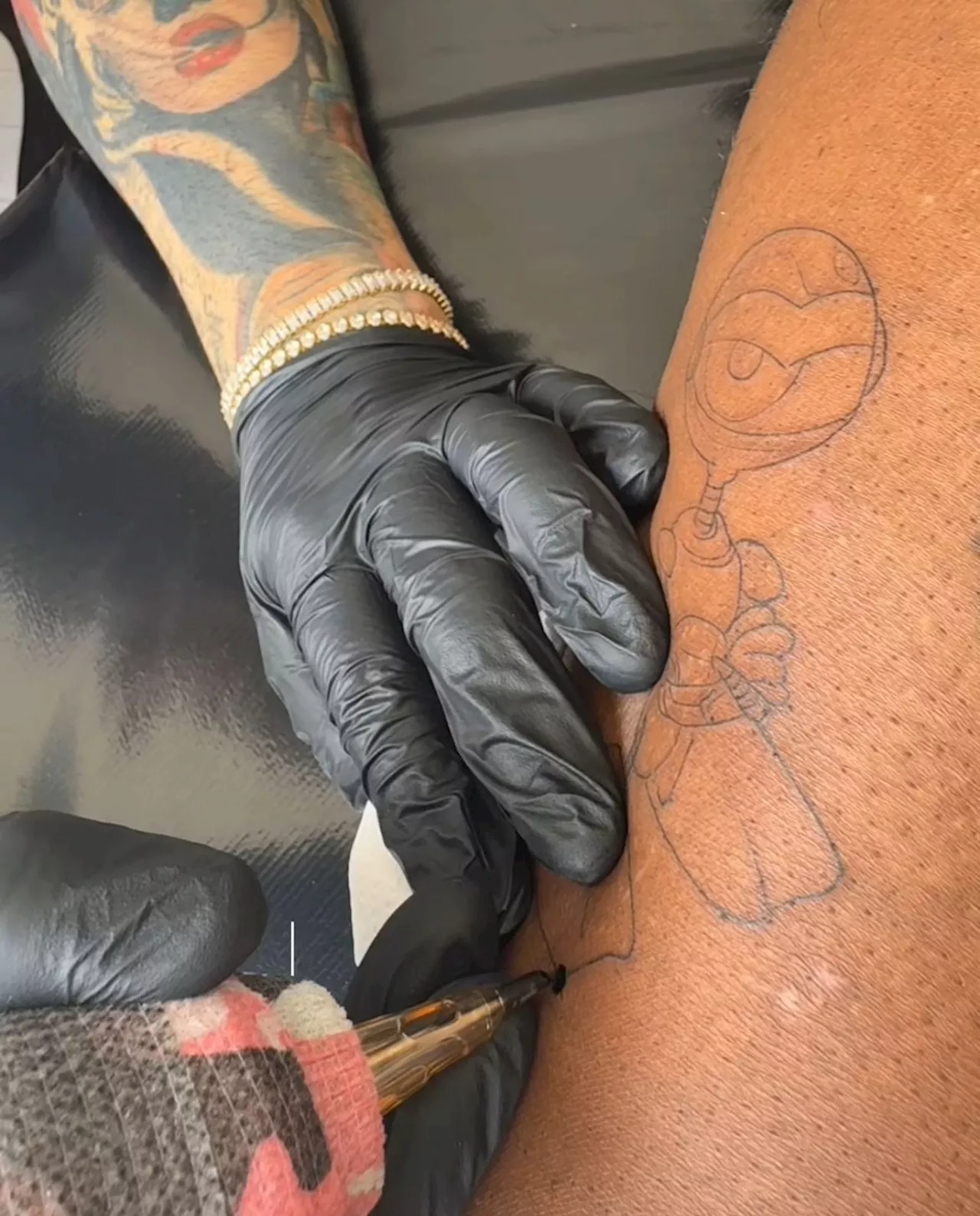 Assim como Rodriguinho, relembre outros brothers que fizeram tatuagem em homenagem ao 'BBB'