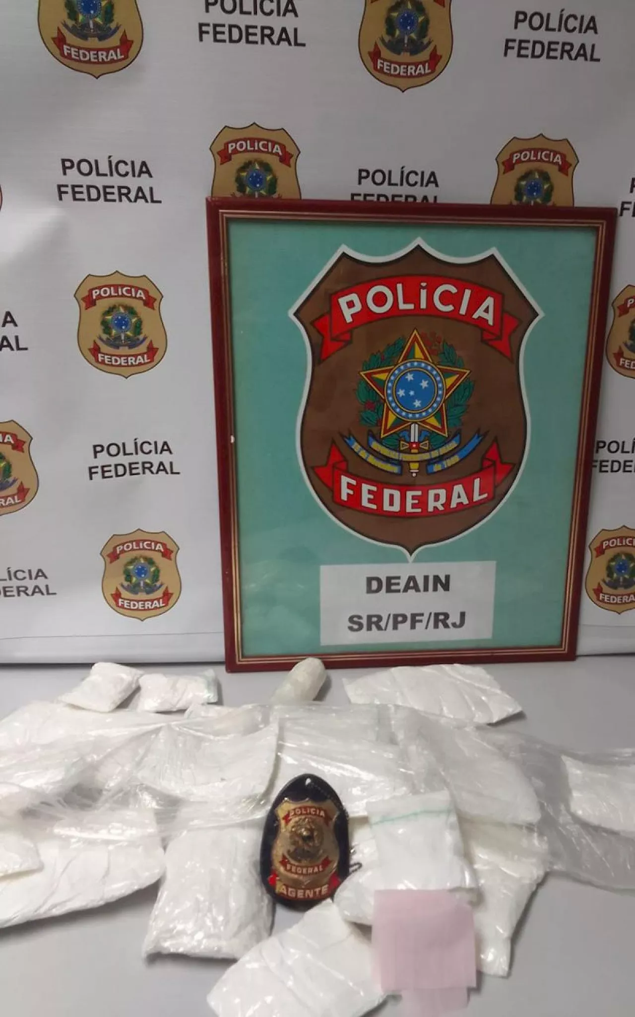 PF prende mulher com 3 kg de cocaína no Galeão