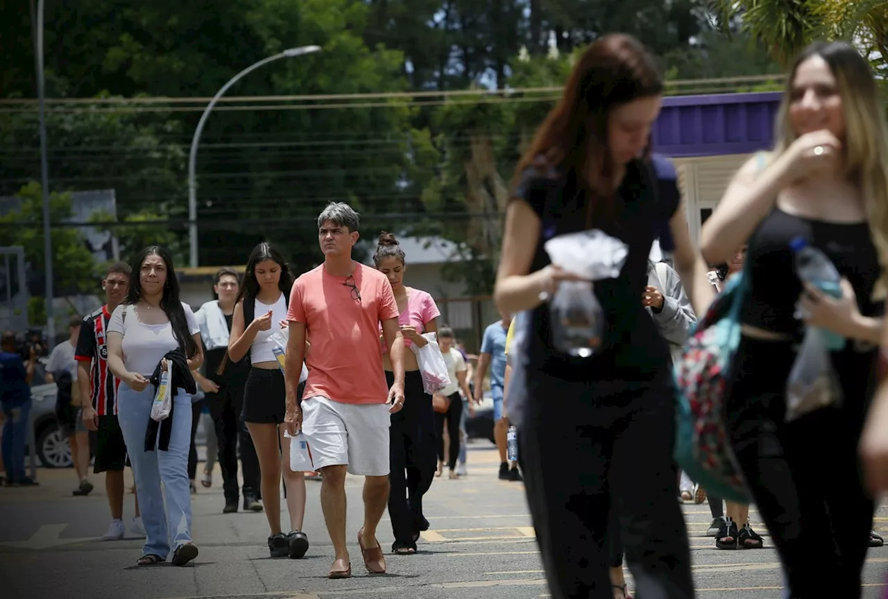 Mulheres são mais escolarizadas que homens, mas brancas com ensino superior são o dobro das negras