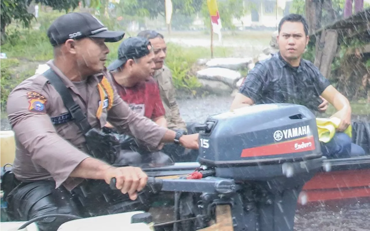 Hujan & Petir Tak Patahkan Semangat Polri Sampaikan Pesan Pemilu Damai ke Wilayah Terluar Dumai