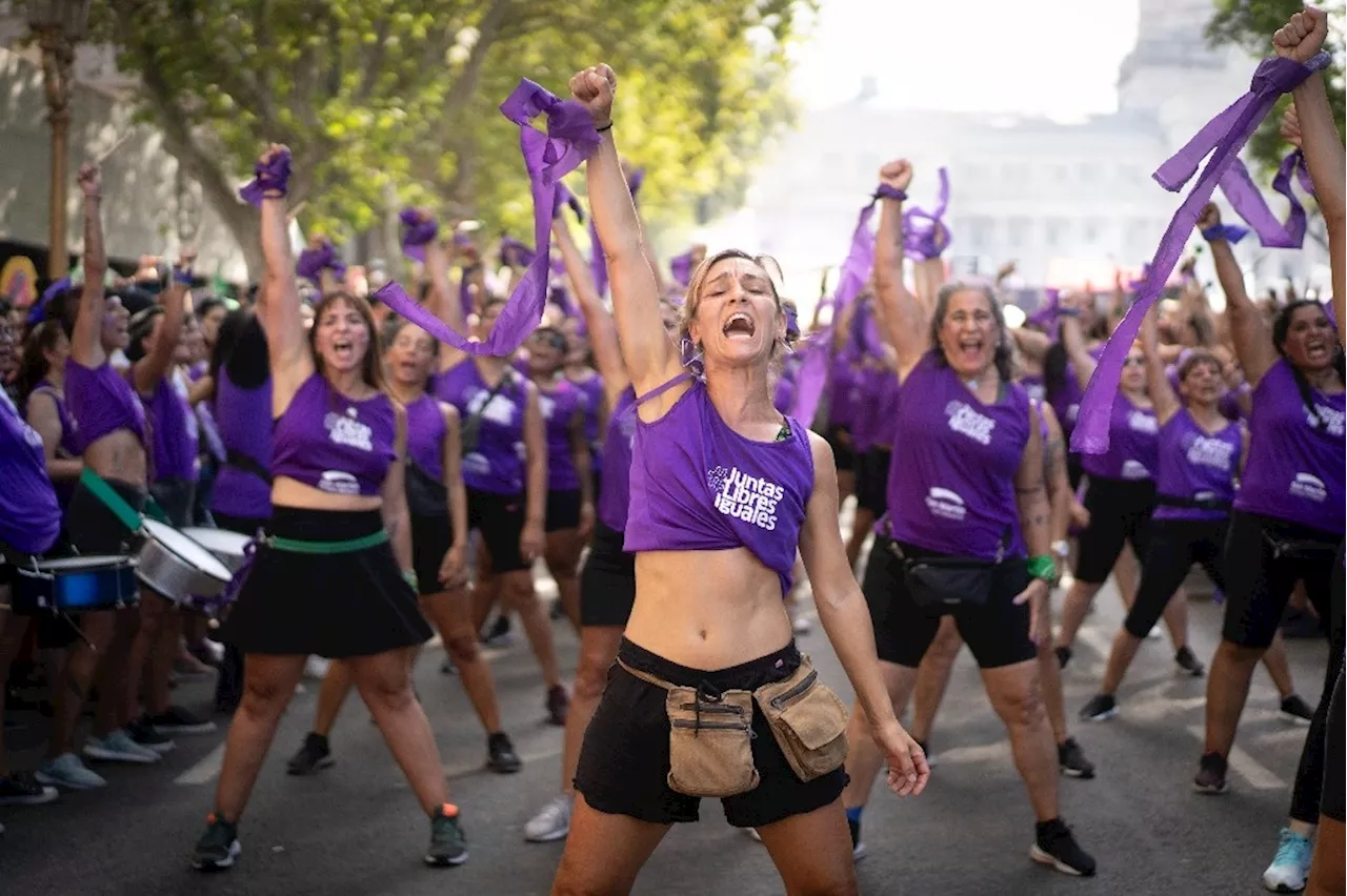 Desde Afganistán a Argentina, mujeres se movilizan por sus derechos