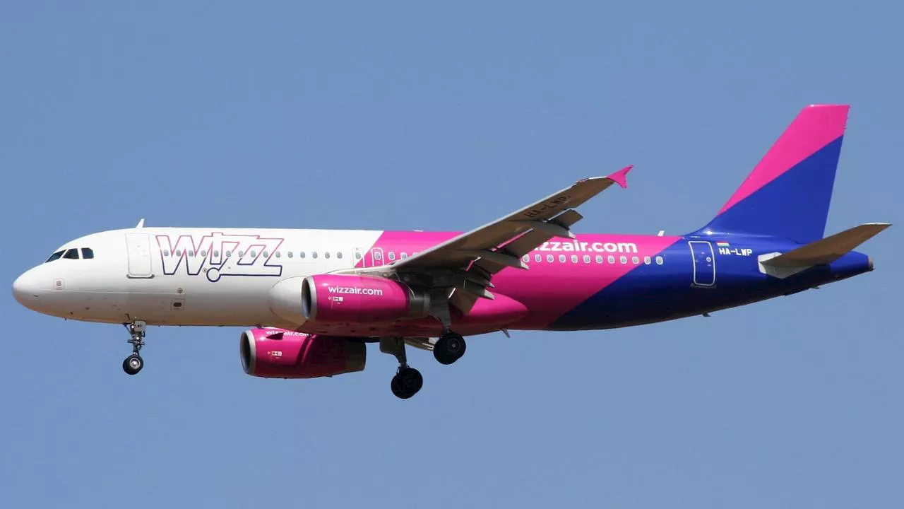 Partorisce sul volo Amman-Londra della Wizz Air: atterraggio di emergenza a Brindisi