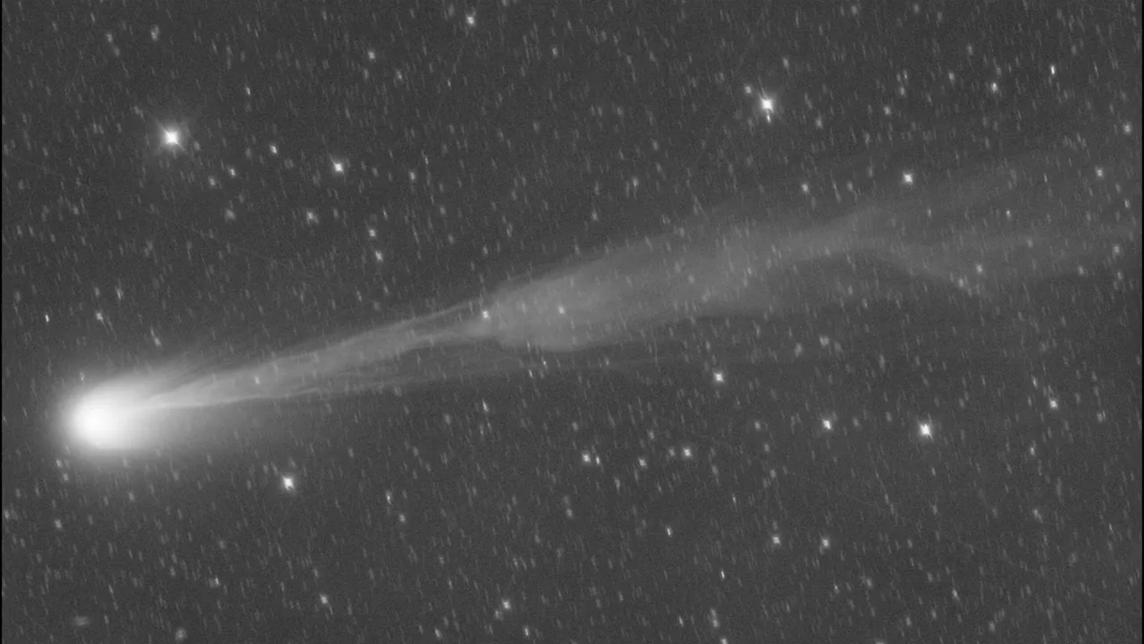 Sta per transitare la cometa 12P: come osservarla e quando