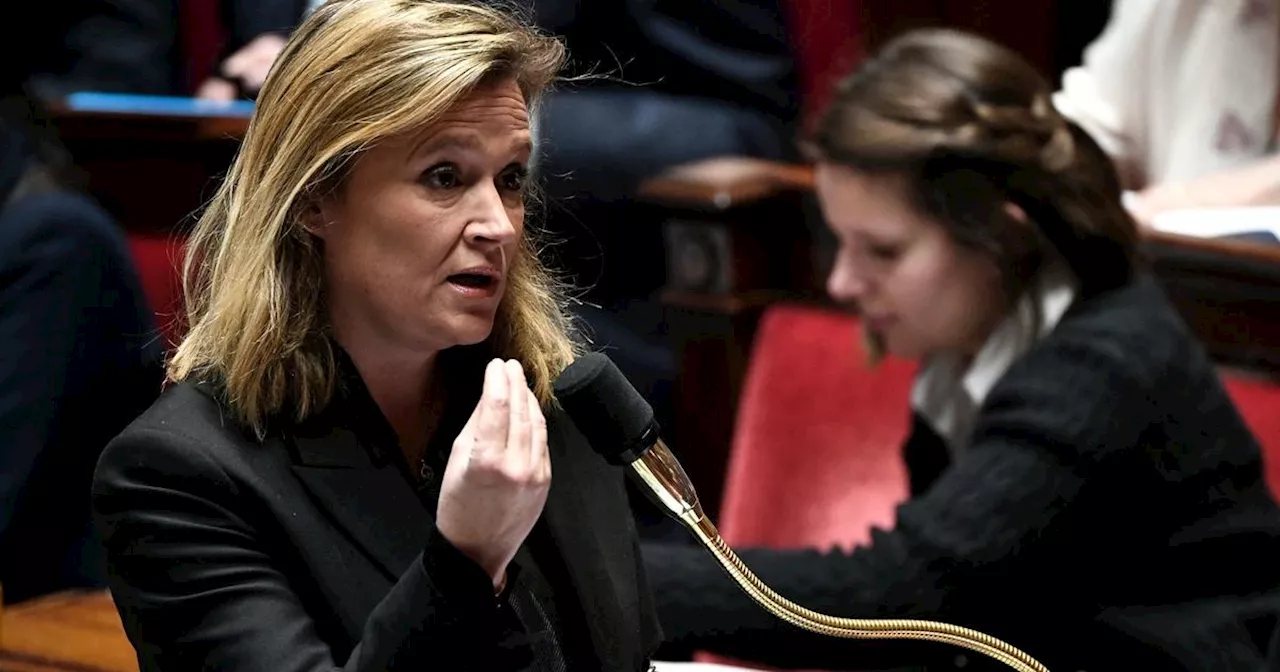 La ministre Olivia Grégoire chante La Grenade de Clara Luciani à Matignon