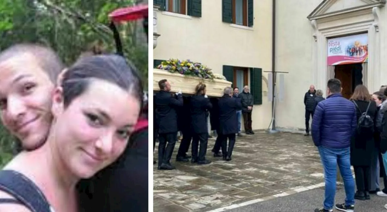 Omicidio Buratin, al funerale di Alberto Pittarello c'è anche la mamma di Sara. Il fratello del killer: «Non p