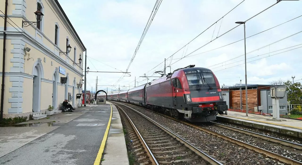 Spresiano, scappa dai carabinieri dopo le minacce al fratello, 25enne si impicca lungo la ferrovia. Treni sopp