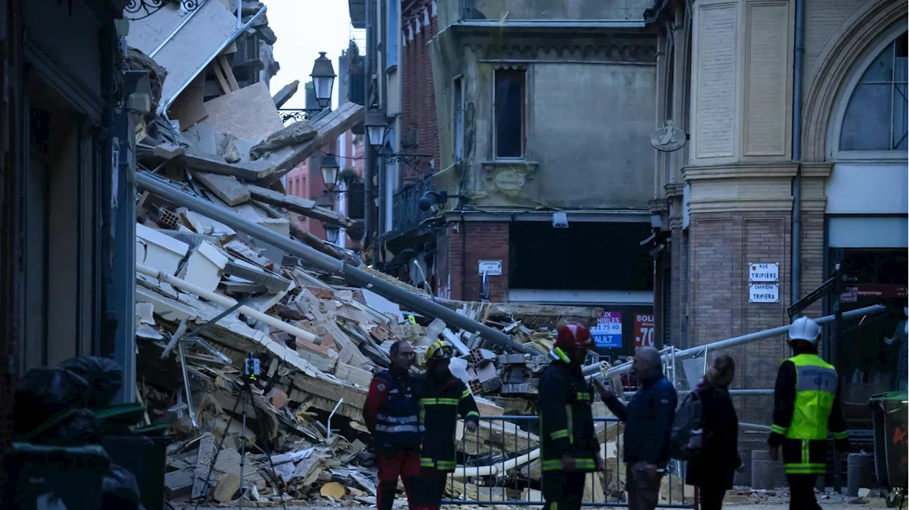 À Toulouse, un immeuble vide s’effondre rue Saint-Rome, des recherches en cours